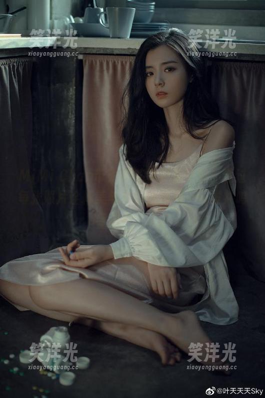 MiMi Chan带来的艾尔贝多写真，透过每张照片诠释美与个性的碰撞，引发共鸣与思考。.txt